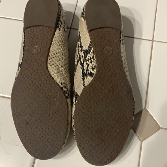 Tory Burch Snake Skin reva sz 8.5 - Picture 4 of 7
